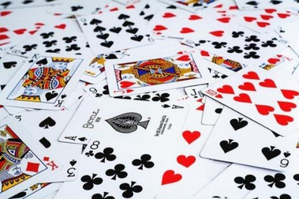 Các lựa chọn khi đến lượt chơi của mình trong game bài Xì tố UK88