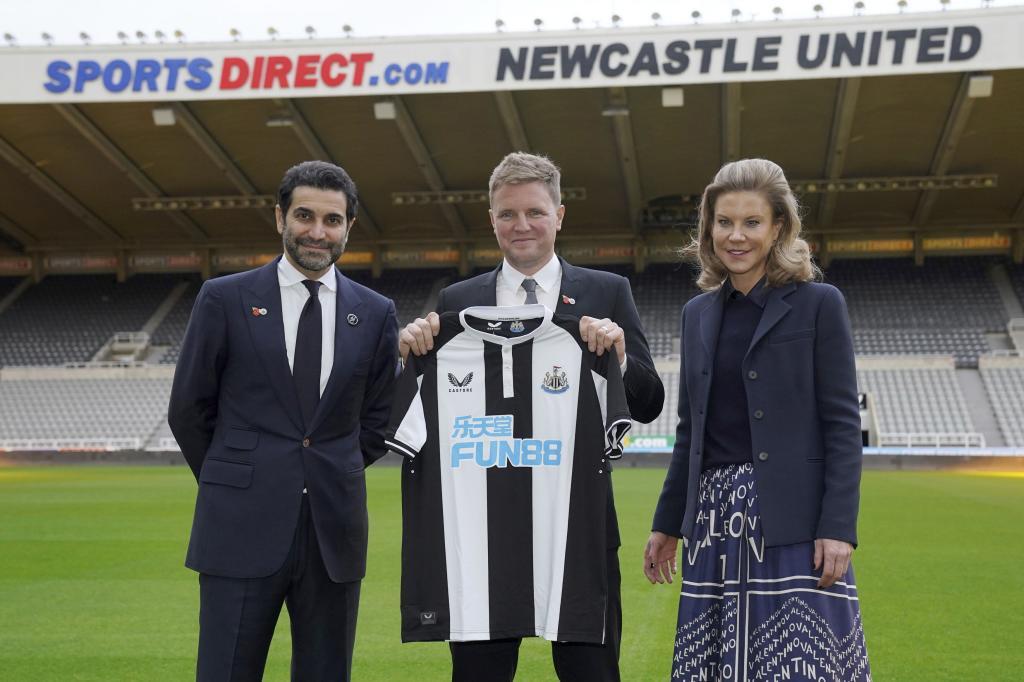 Huấn luyện viên Eddie Howe đang có nhiều sự biến hóa trong cách bố trí