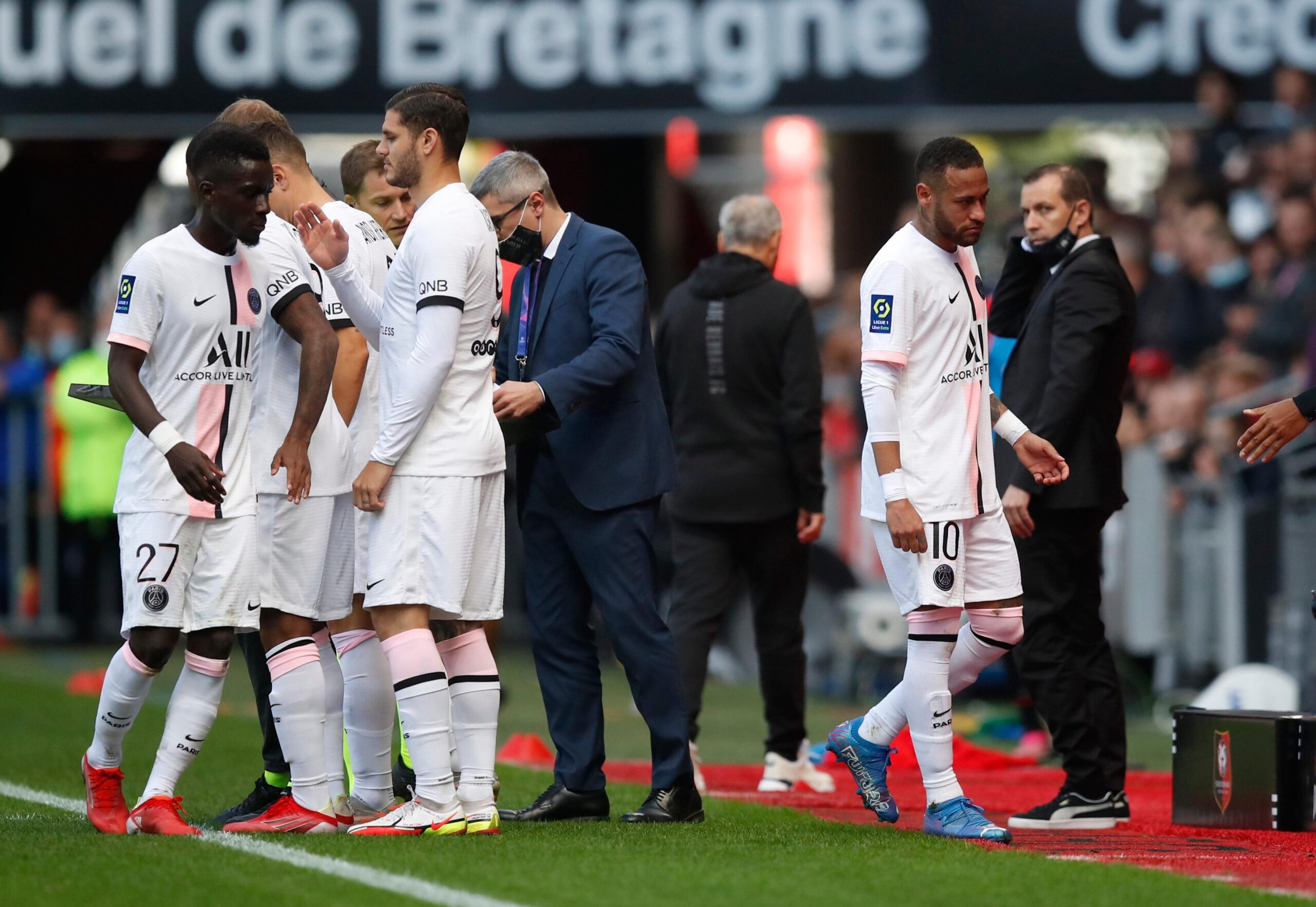 Neymar bị chỉ trích khi chơi bóng thiếu thuyết phục