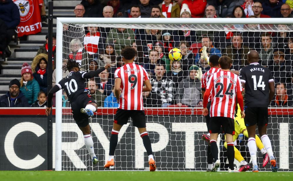 Chiến thắng nằm chắc trong tay Brentford