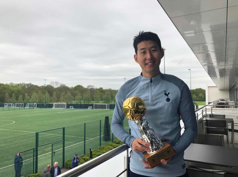 Son Heung-min tiếp tục nhận giải Quả Bóng Vàng châu Á